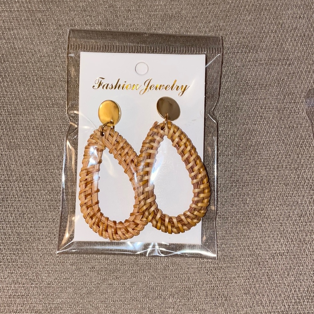 Brown tear drop with wiker like material